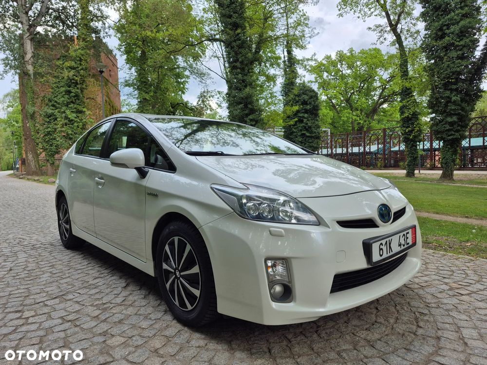 Toyota Prius (Hybrid) Executive - 9