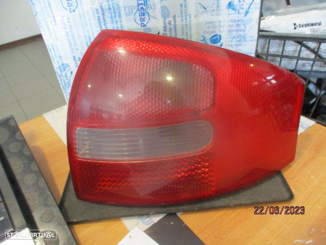 Farol Tras 4B5945096B AUDI A6 2 4B FASE 2 2002 1.9TDI 130CV 4P CINZENTO TDRT ORIGINAL - 1
