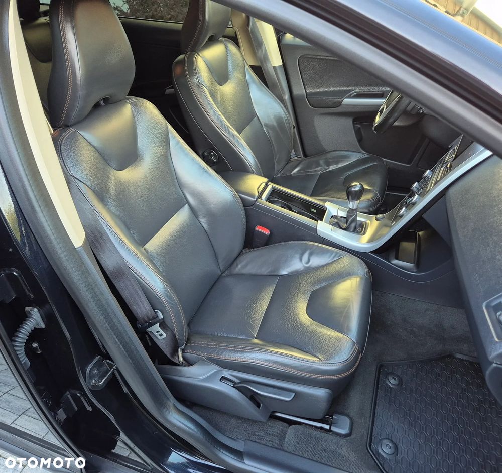 Volvo XC 60 2.4D Kinetic - 22