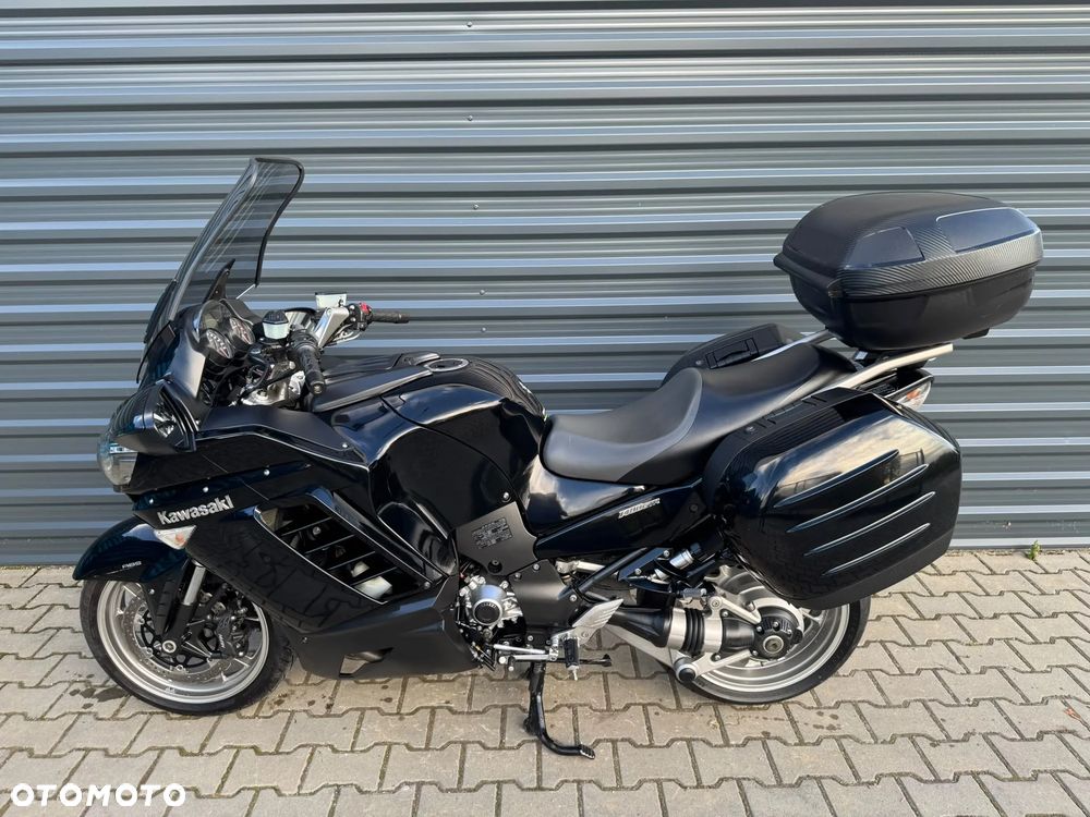 Kawasaki GTR - 4