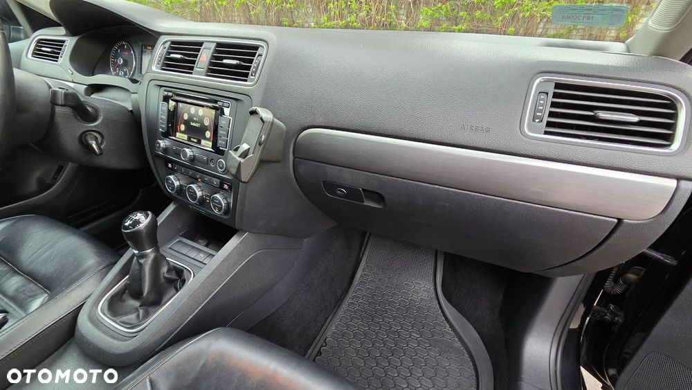 Volkswagen Jetta - 31