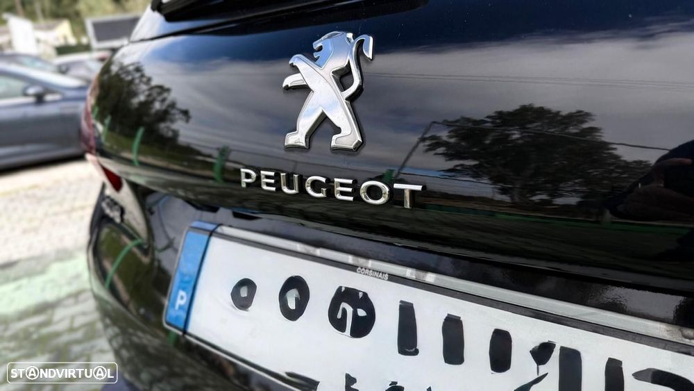Peugeot 2008 1.2 PureTech Allure EAT6 - 43