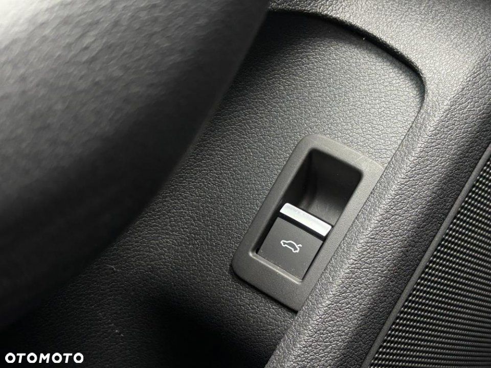 Audi A4 Limousine - 8