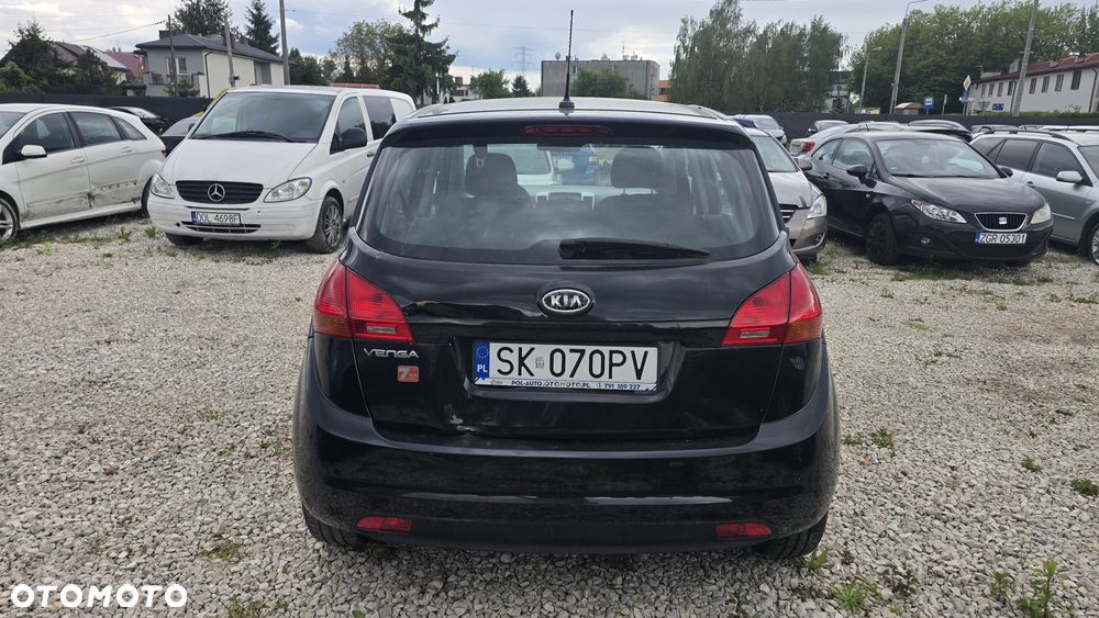 Kia Venga - 10