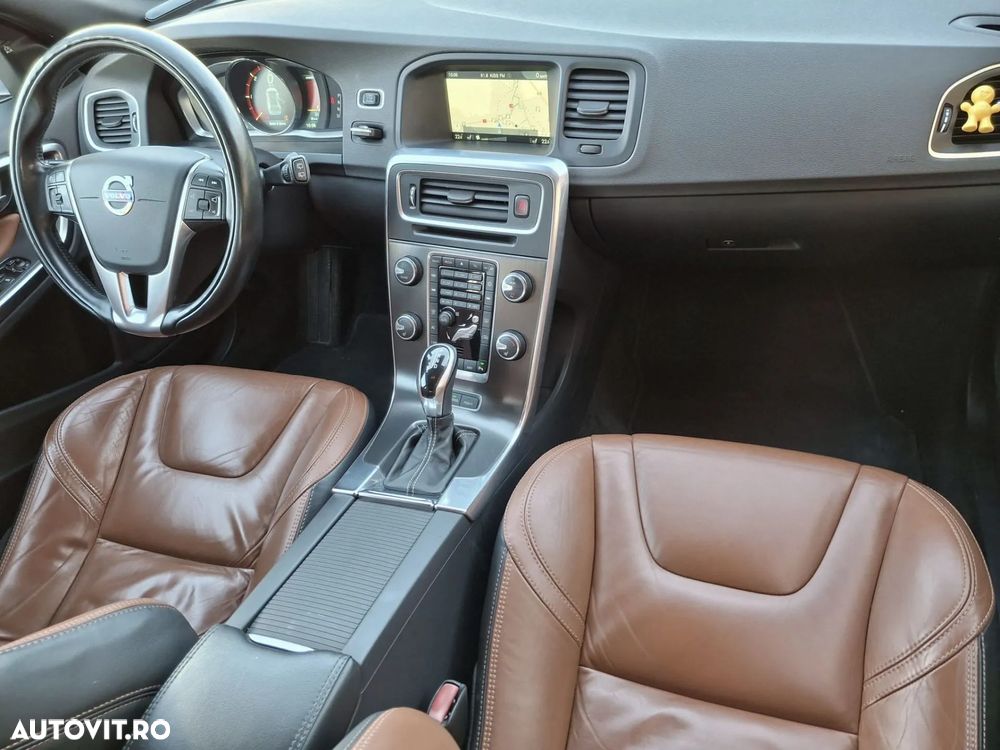 Volvo V60 D6 Plug-In-Hybrid AWD Geartronic Summum - 10