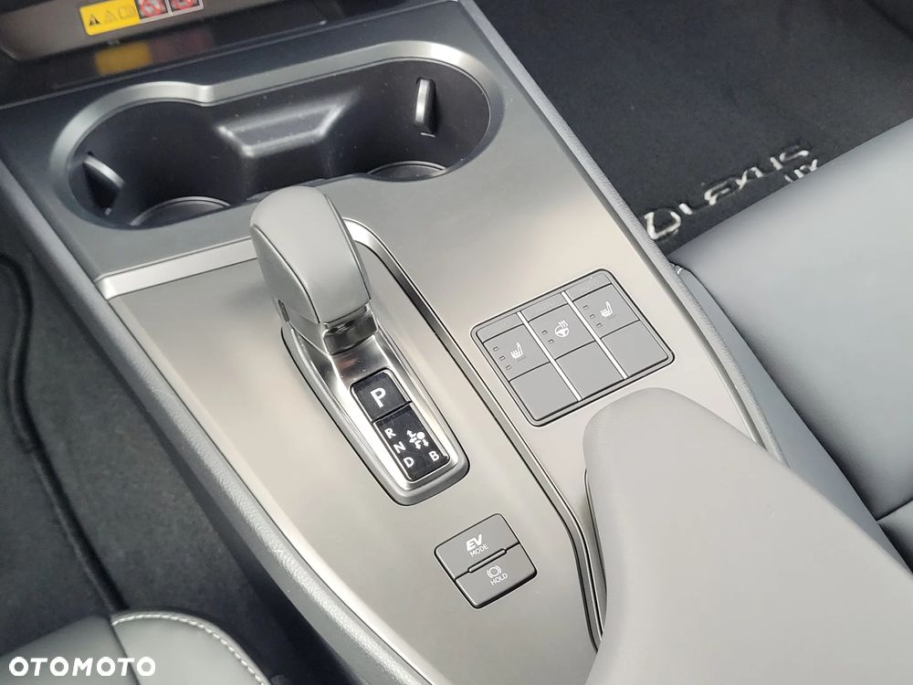 Lexus UX 300h F Sport Design - 23