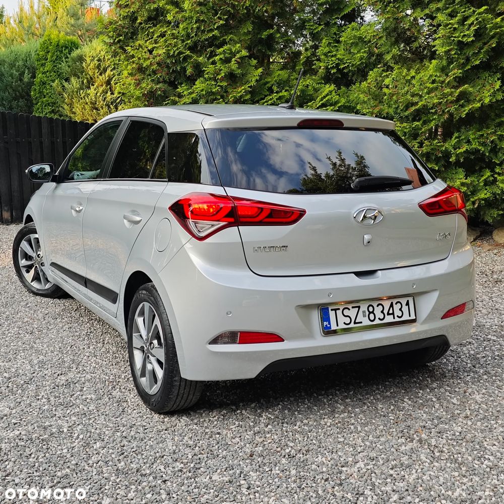 Hyundai i20 1.1 CRDi YES Silver - 12