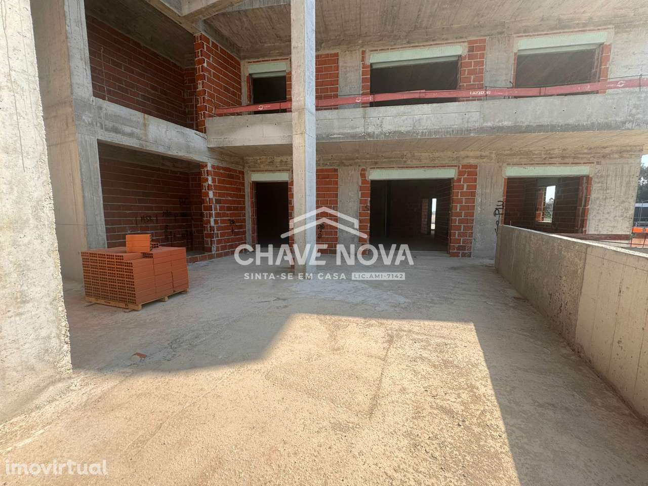 T1 Novo C/ Lugar de Garagem, em Oliveira de Azemeis - Grande imagem: 3/27