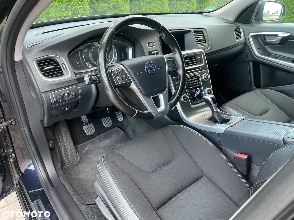Volvo V60 D3 Momentum - 14