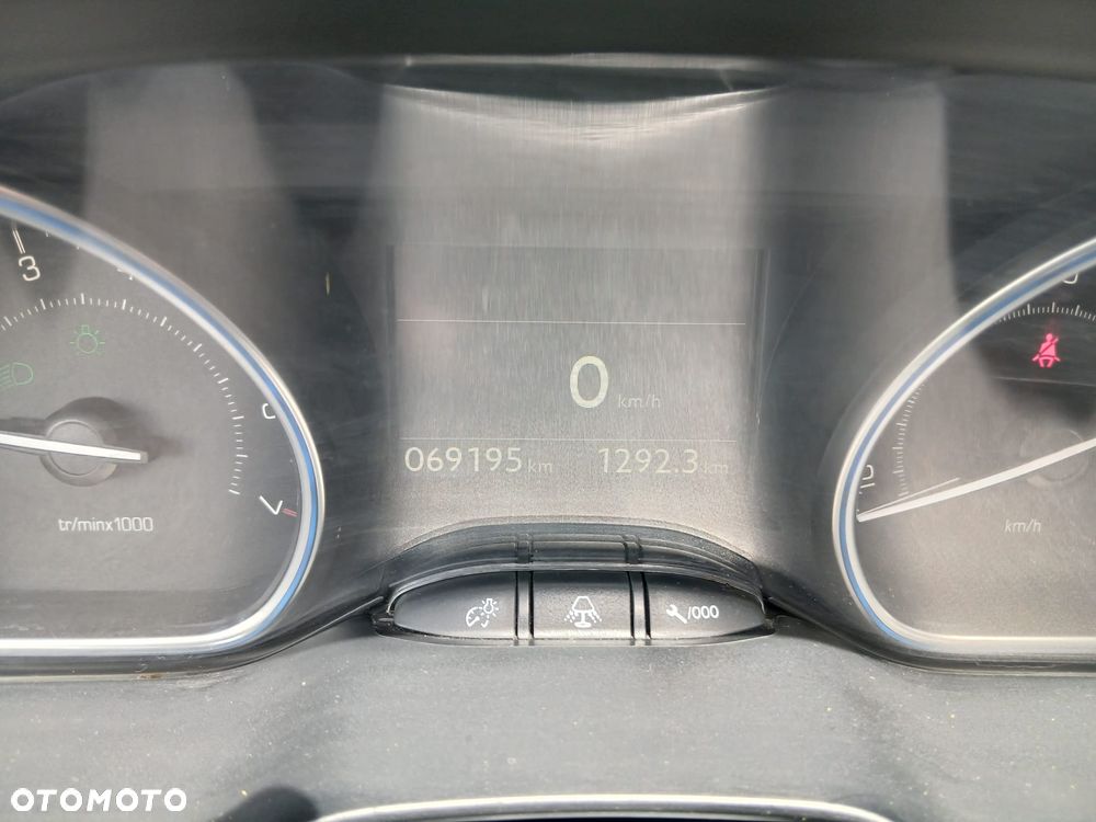 Peugeot 2008 1.2 Pure Tech Allure S&S - 20