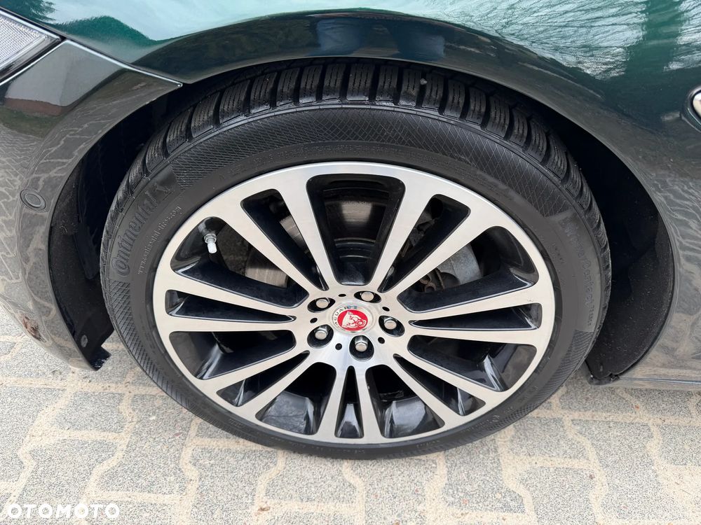 Jaguar XF D200 R-Dynamic S - 22