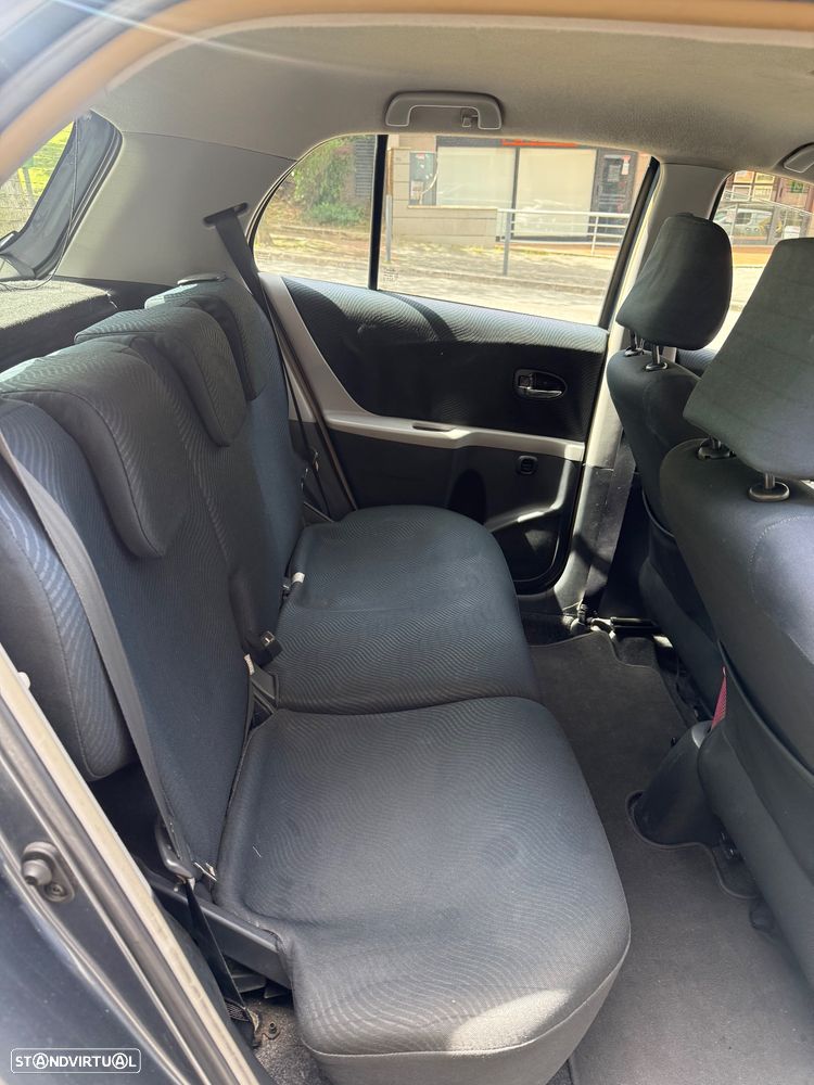 Toyota Yaris 1.0 VVT-i AC Manual+VSC - 8