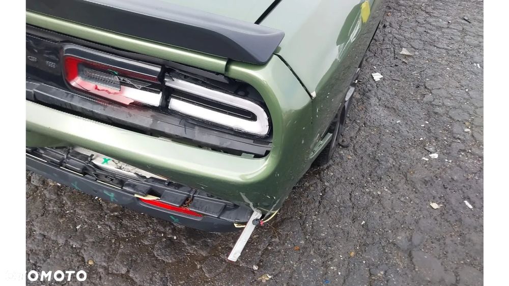 Dodge Challenger - 12