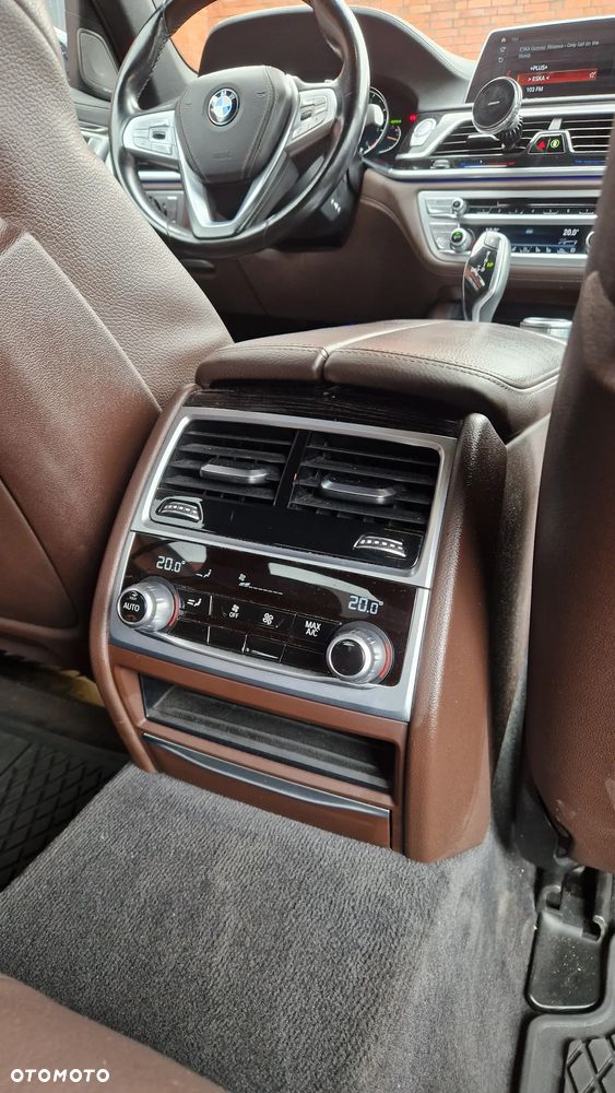 BMW Seria 7 740d xDrive - 31