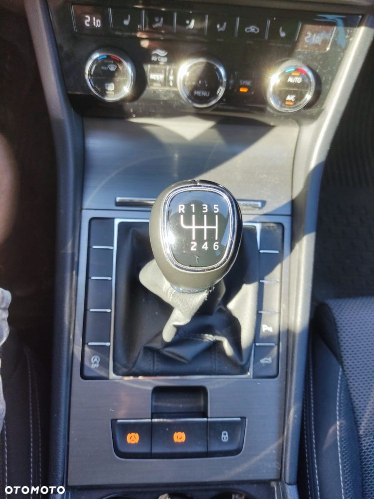 Skoda Superb 2.0 TDI SCR Style - 11