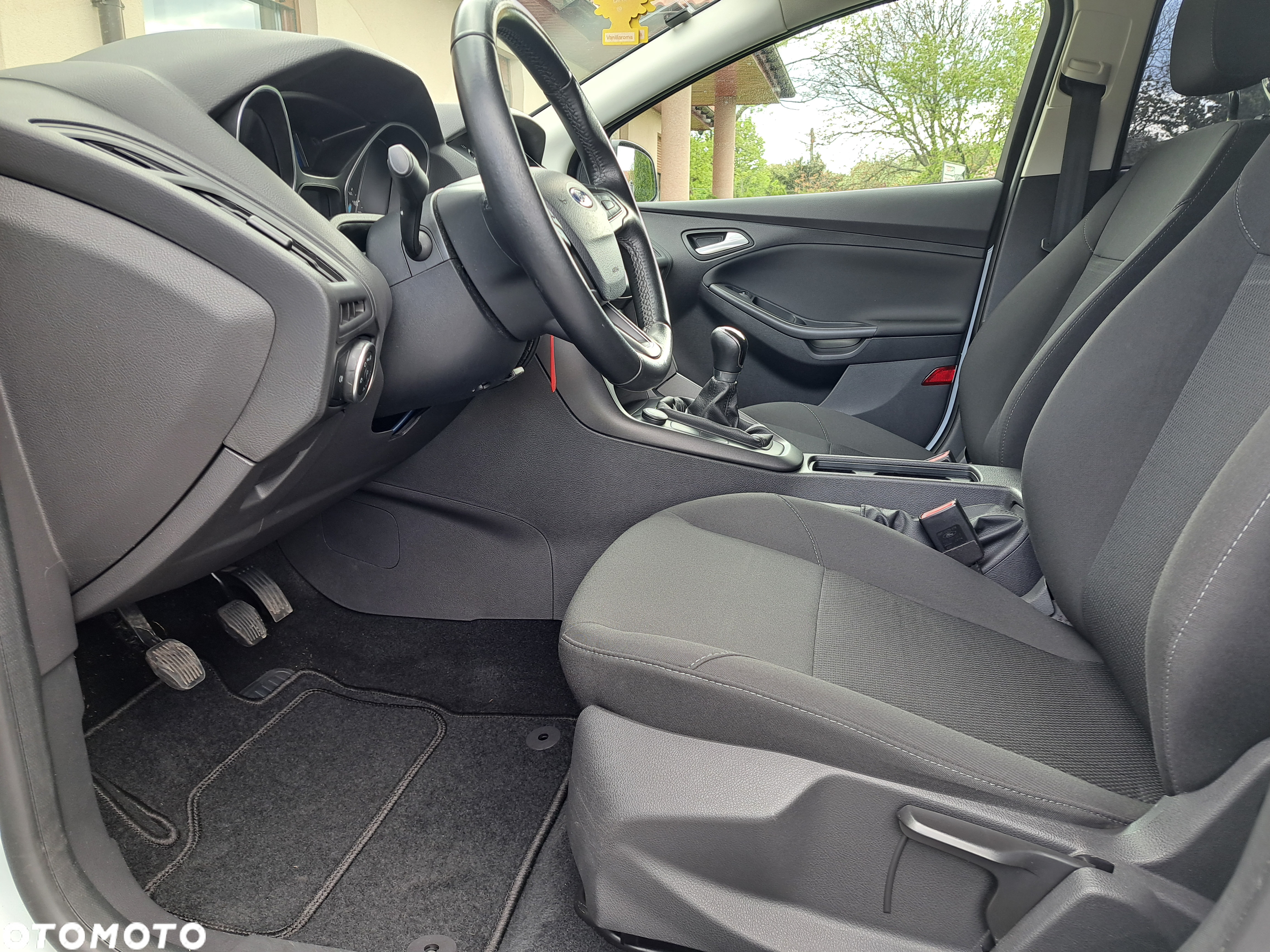 Ford Focus 1.0 EcoBoost Trend - 37