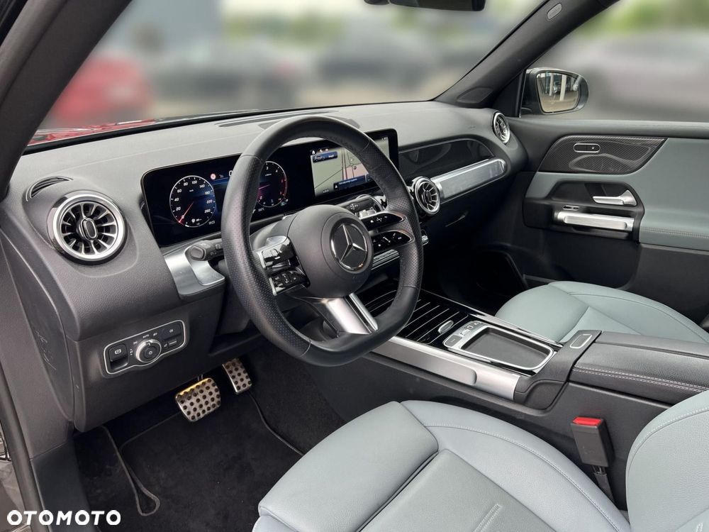 Mercedes-Benz GLB - 11