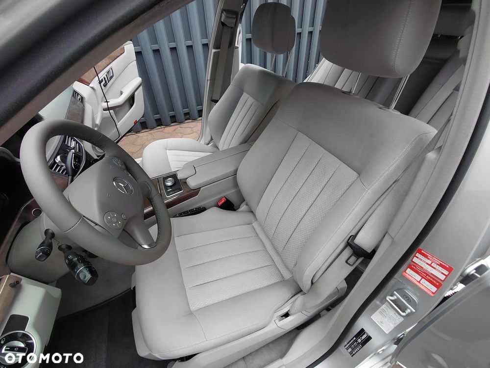 Mercedes-Benz Klasa E 300 CDI DPF BlueEFFICIENCY 7G-TRONIC Elegance - 17