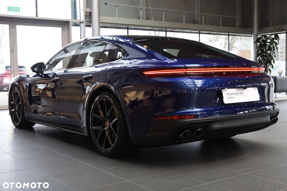 Porsche Panamera - 4