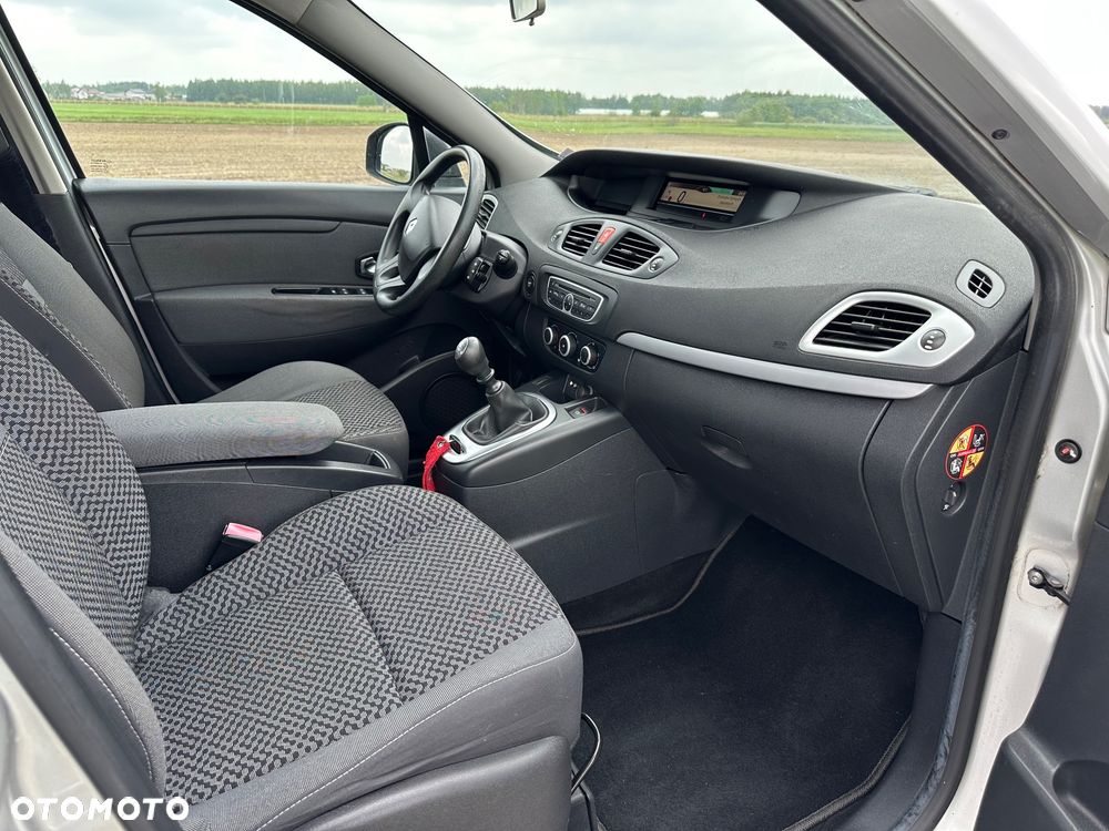 Renault Scenic 1.6 16V 110 Expression - 25