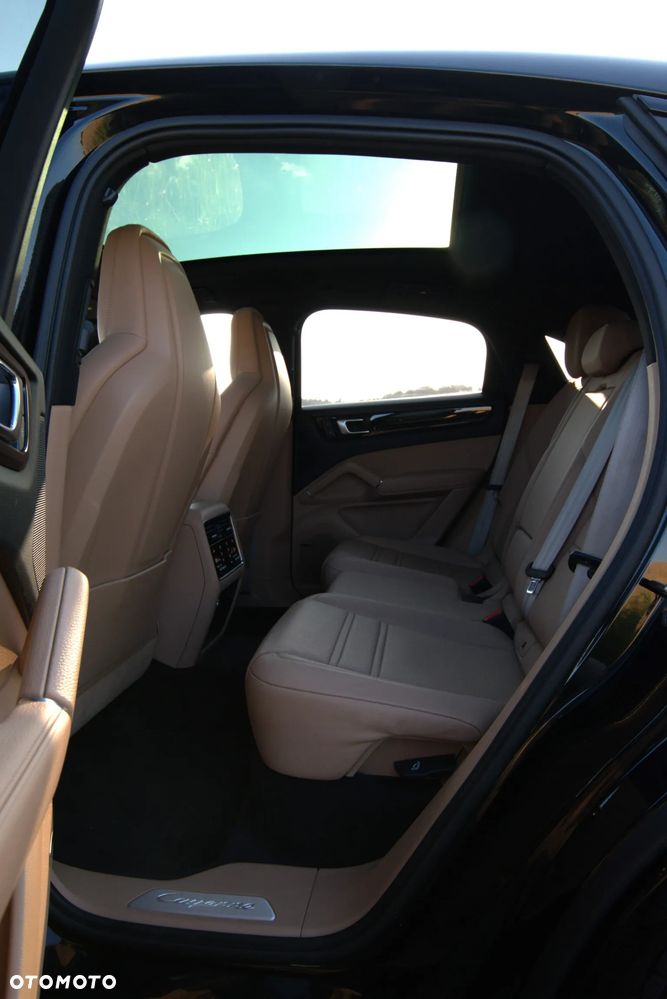 Porsche Cayenne Platinum Edition - 35