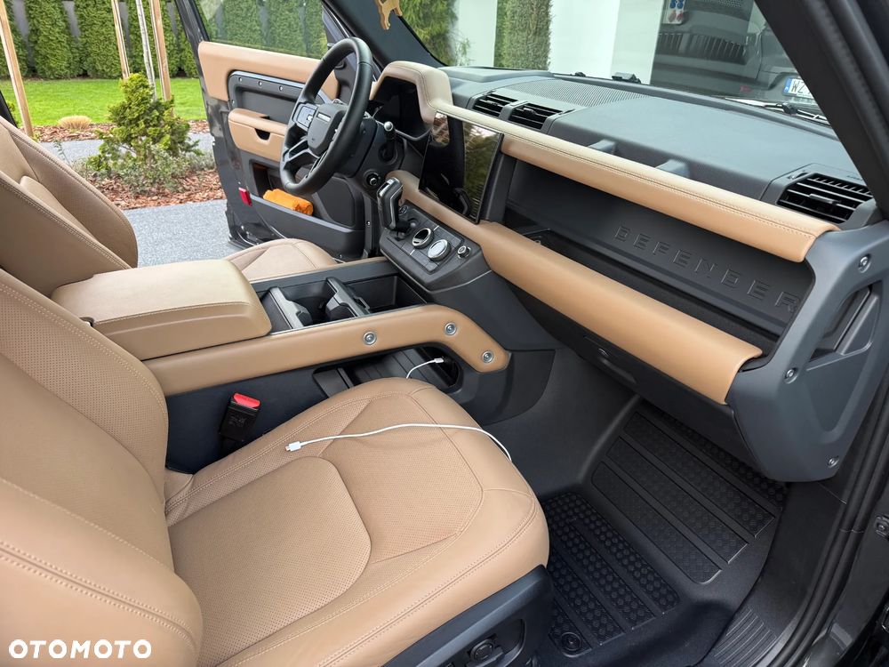 Land Rover Defender 3.0 D300 mHEV X-Dynamic HSE - 11