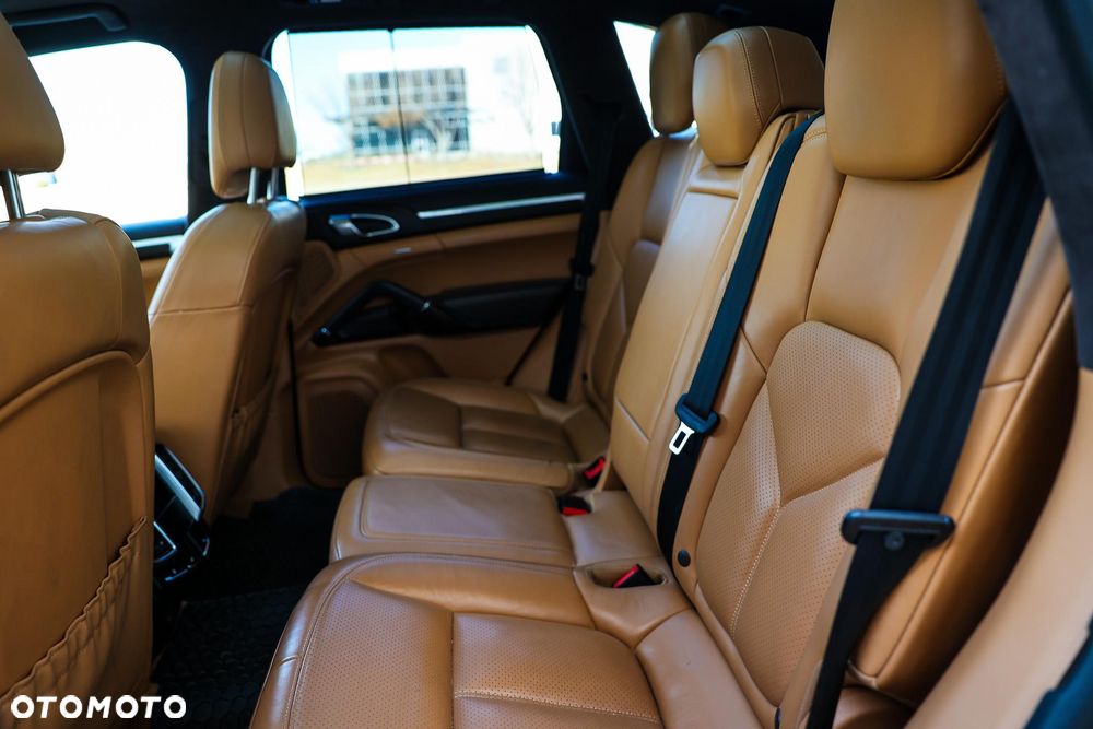 Porsche Cayenne - 23