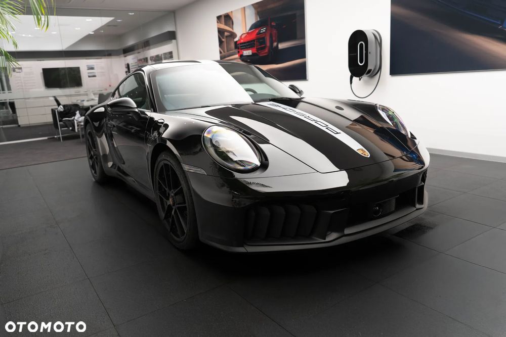 Porsche 911 Carrera 4 GTS - 6