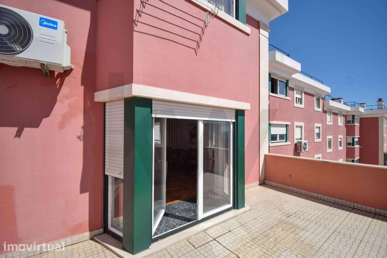 T1 Remodelado com Terraço Privativo no Centro da Parede - Grande imagem: 2/30