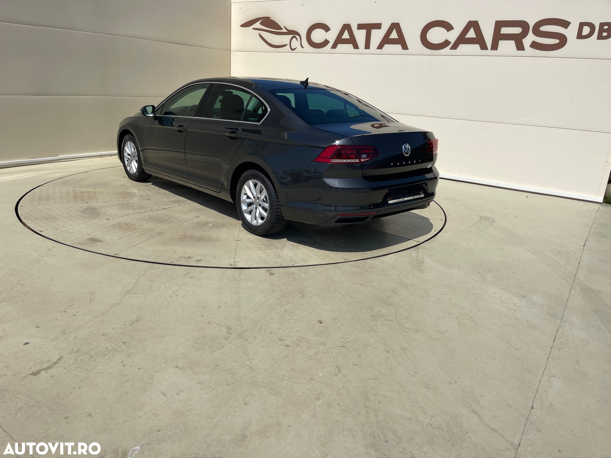 Volkswagen Passat - 11