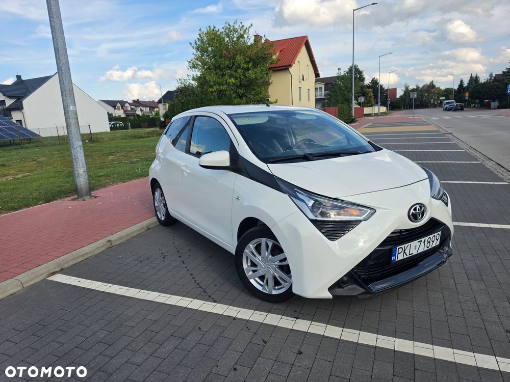 Toyota Aygo x-play touch - 1