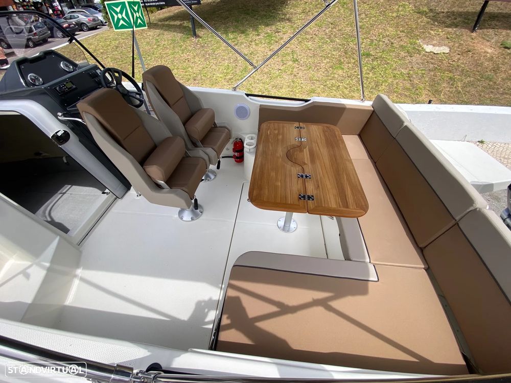 Quicksilver Activ 755 Sundeck - 4
