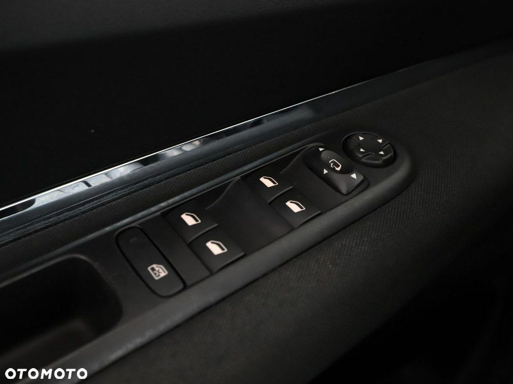 Peugeot 5008 1.6 BlueHDi Style 7os - 32