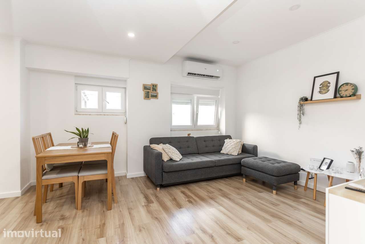 Remodelado com Logradouro de 40 m² no Barreiro - Grande imagem: 4/32