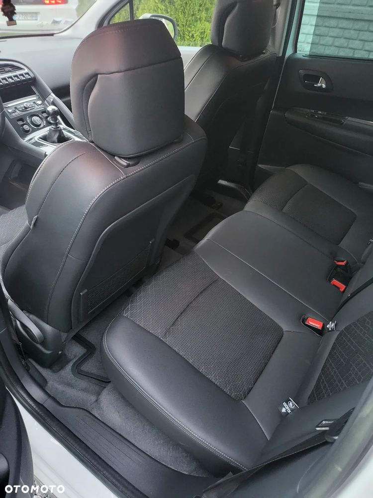 Peugeot 3008 HDi 115 Allure - 10