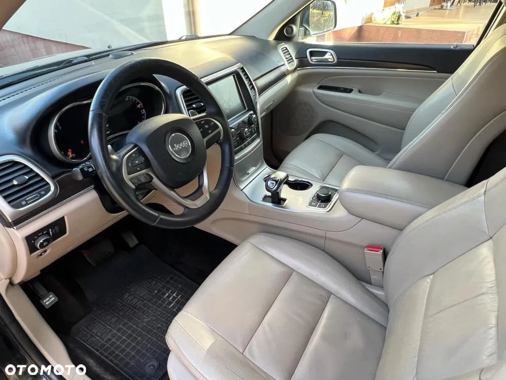 Jeep Grand Cherokee - 14