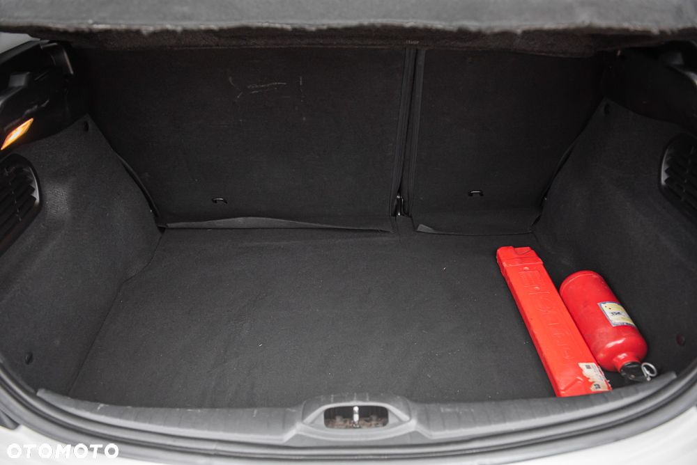 Peugeot 208 1.6 BlueHDi Allure S&S - 25