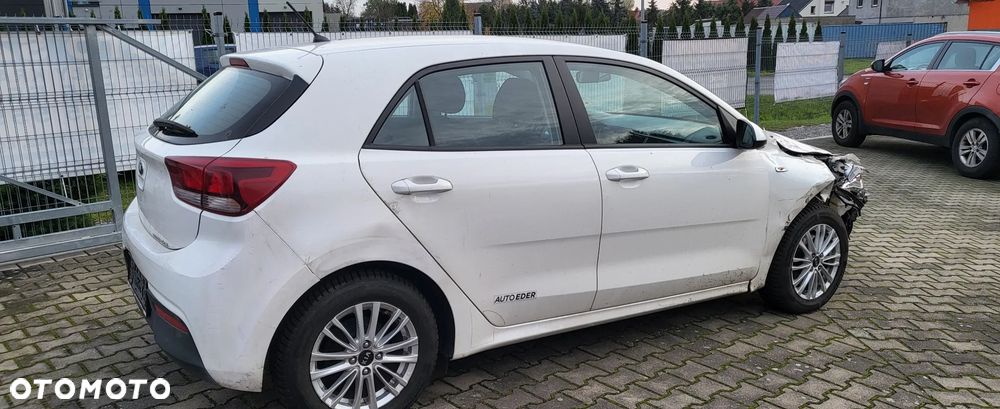 Kia Rio - 4