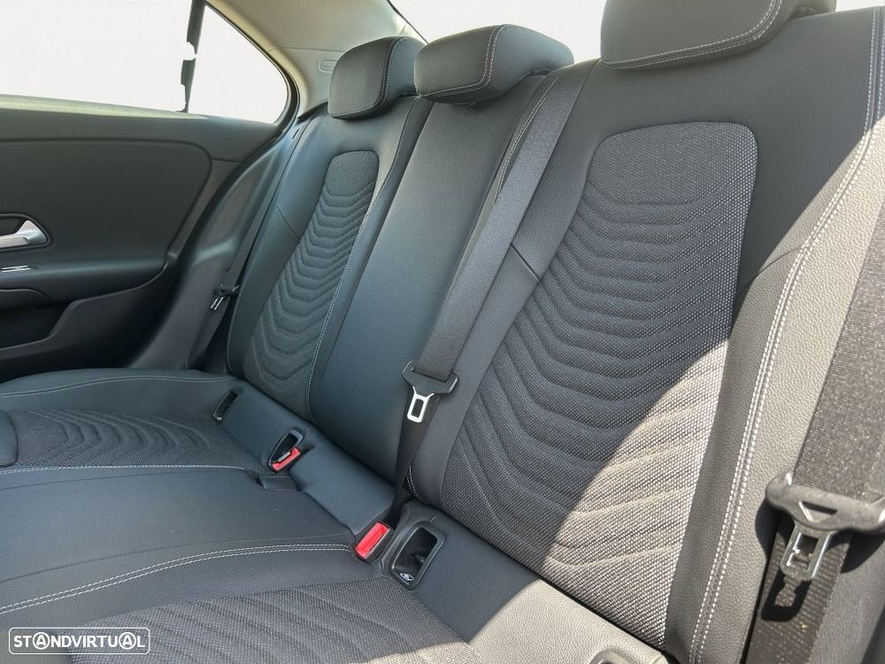 Mercedes-Benz A 250 Limousine — fotografia 14