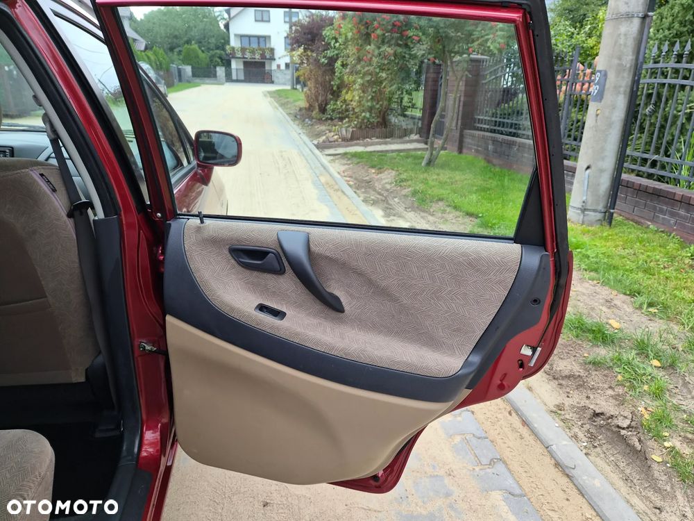 Suzuki Liana - 22