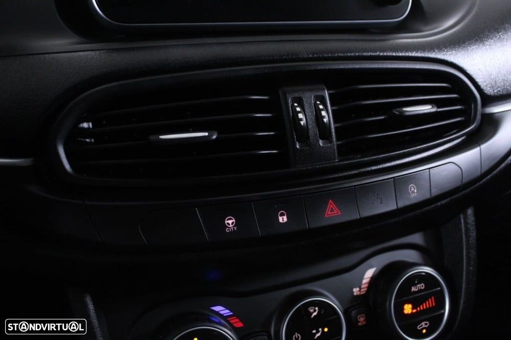 Fiat Tipo Station Wagon 1.6 M-Jet Lounge - 28