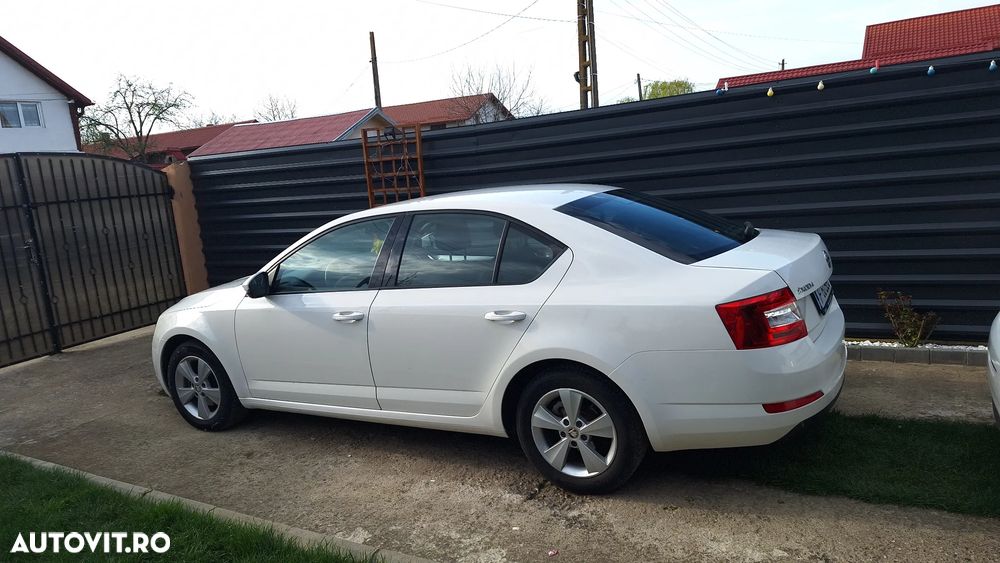 Skoda Octavia 2.0 TDI ELEGANCE DSG - 3