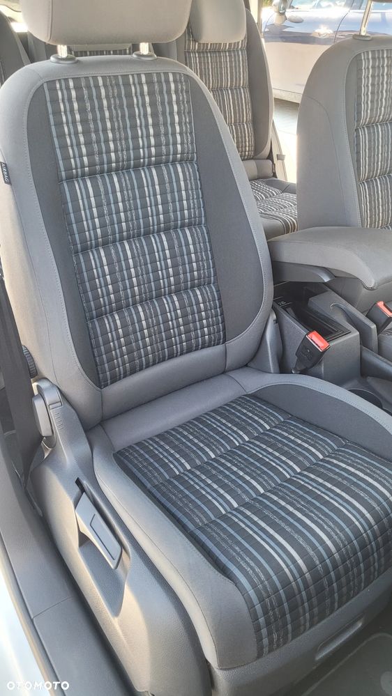 Volkswagen Touran 2.0 TDI DPF Cross DSG - 12