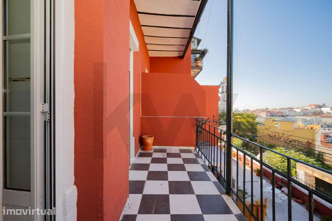 Para arrendar T1+1 com varanda junto ao Jardim do Torel