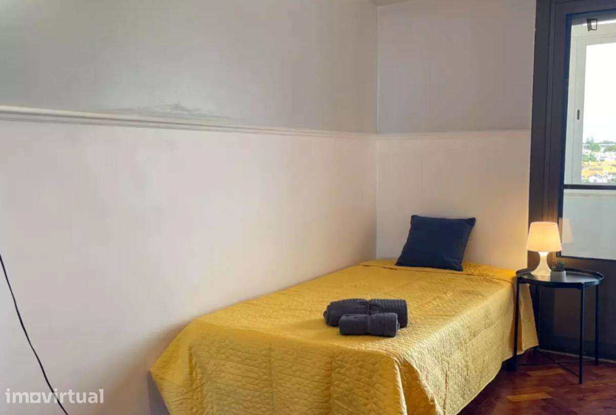 Quarto - localizado em Roma-Areeiro Lisbon - Grande imagem: 4/11