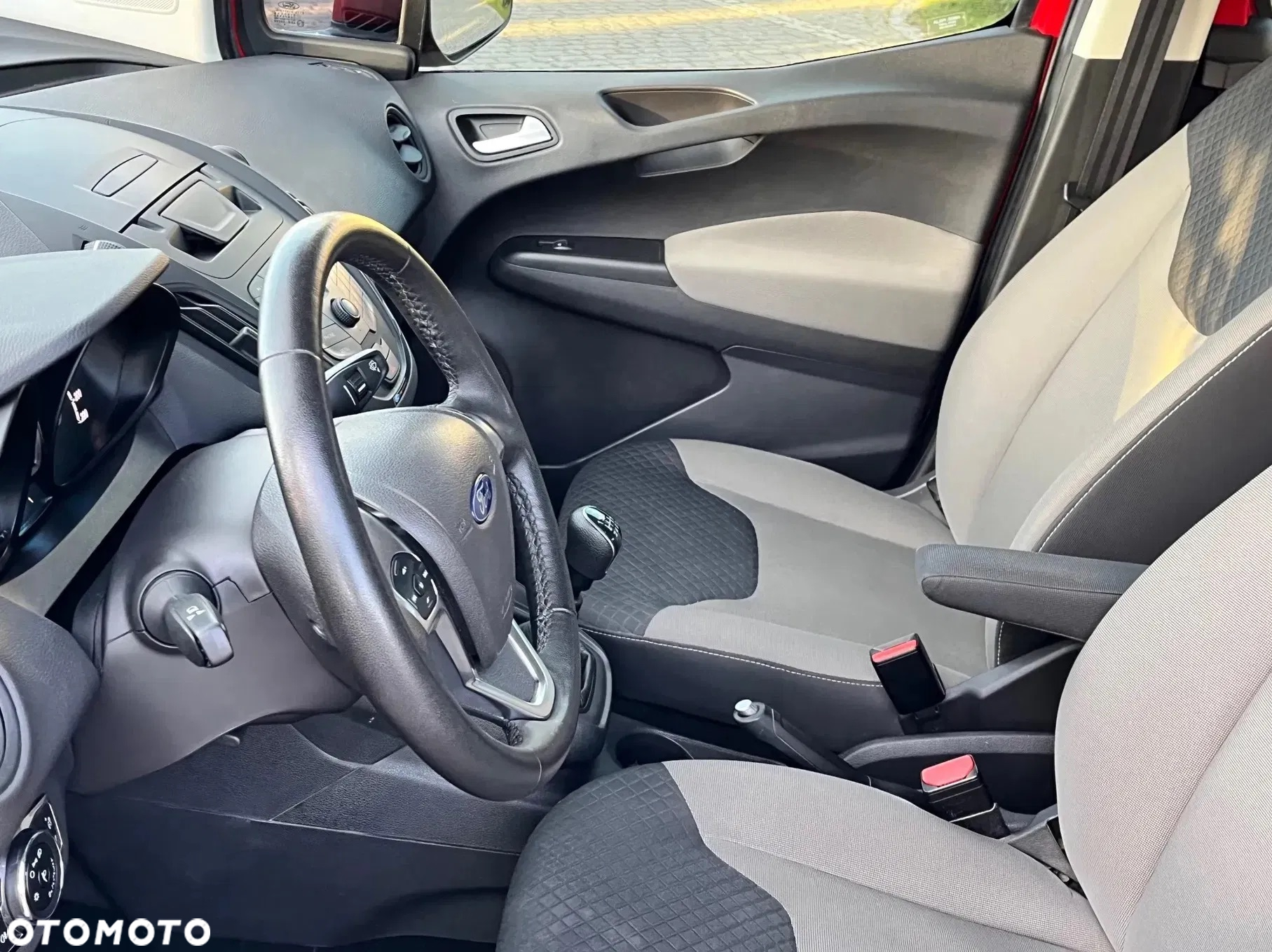 Ford Tourneo Courier - 10