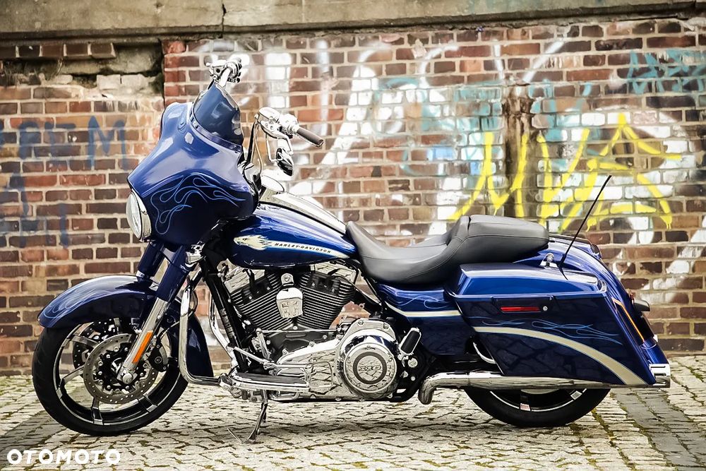 Harley-Davidson Touring Street Glide - 2