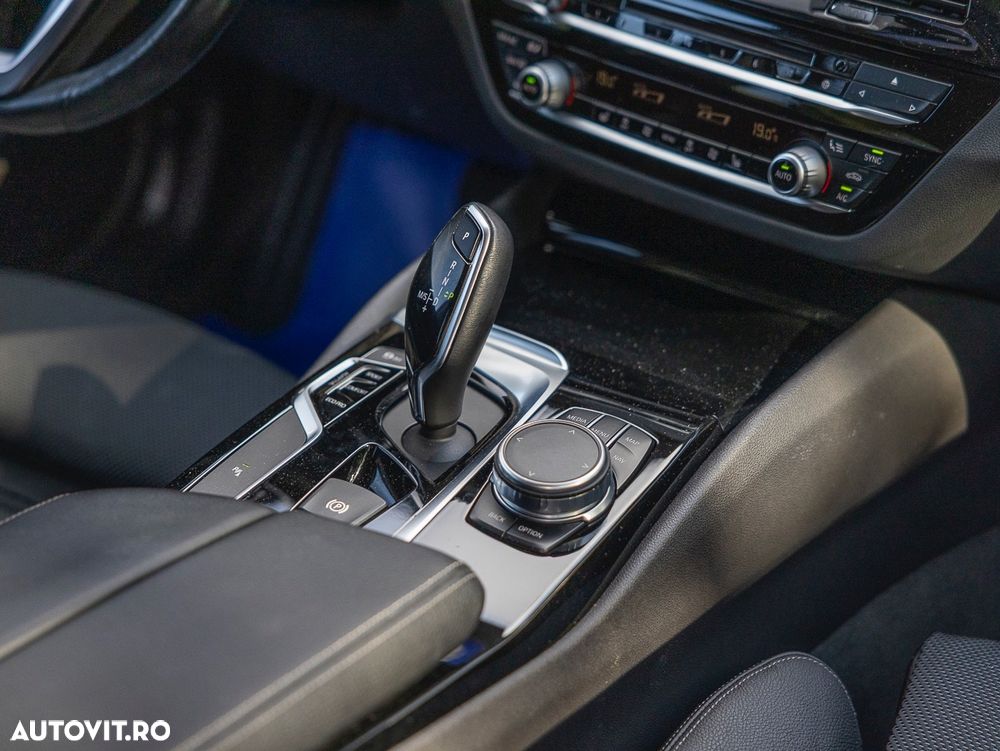 BMW Seria 5 520d xDrive Aut. Sport Line - 11