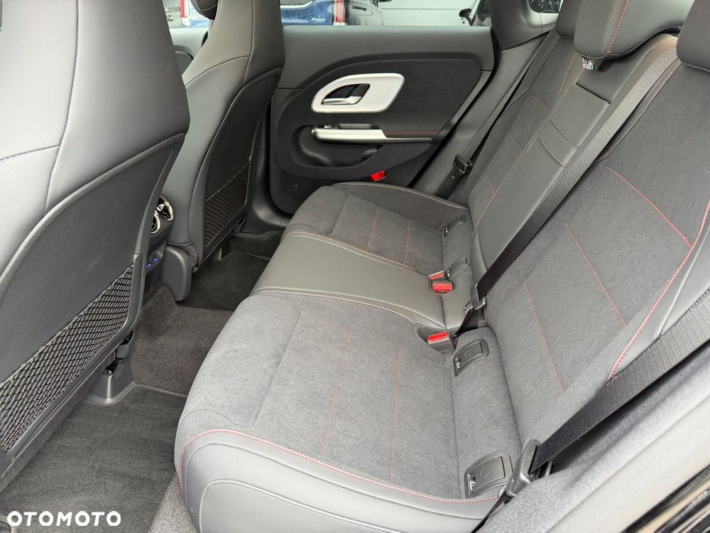 Mercedes-Benz CLA 200 mHEV 8G-DCT - 13