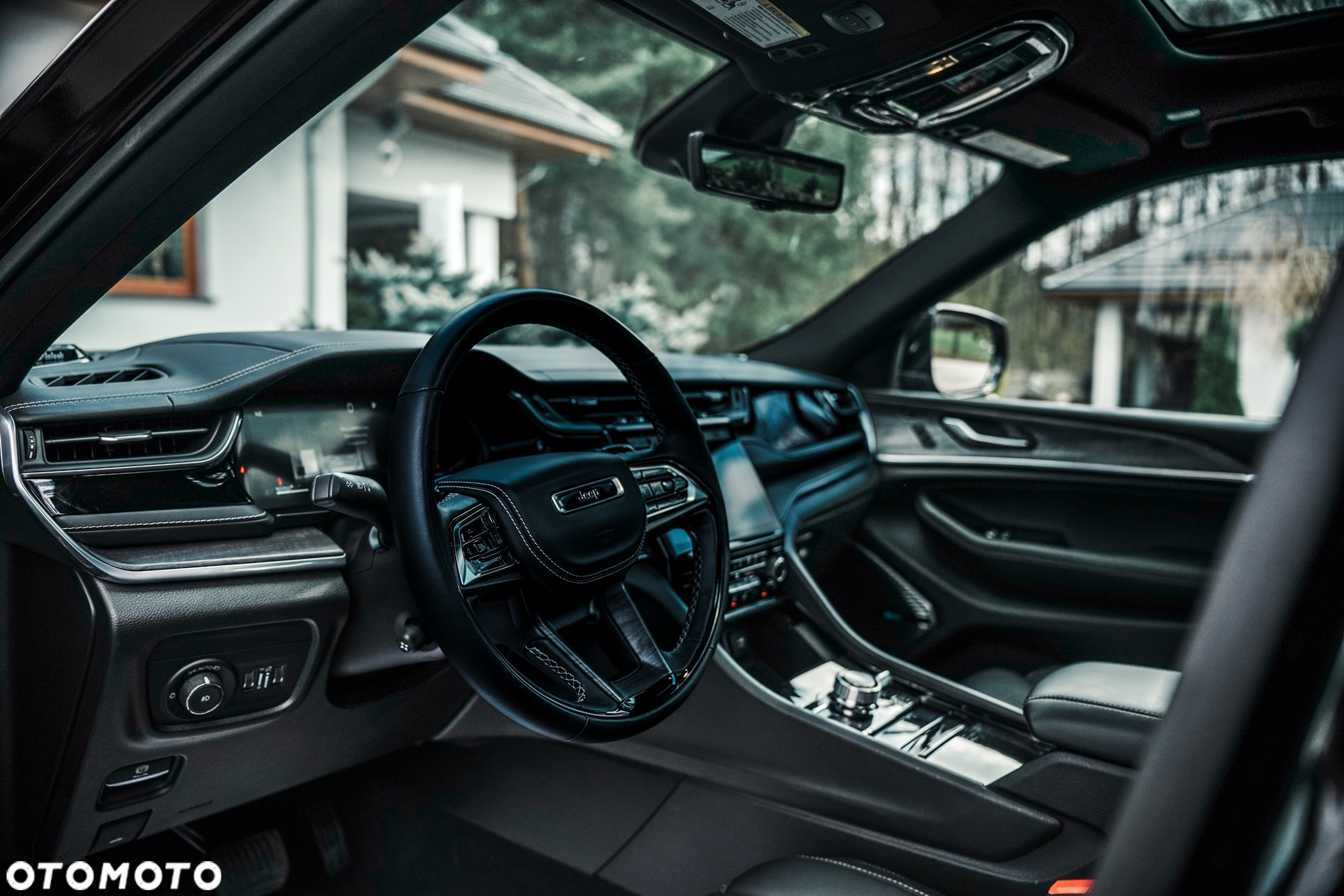 Jeep Grand Cherokee - 22